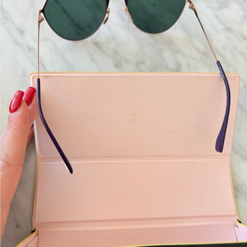Fendi like new gorgeous sunglasses no scratches worn once - Picture 2 of 4